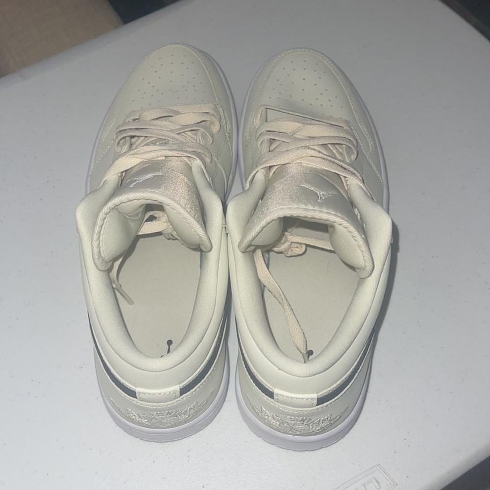 Air Jordan 1 low Coconut Milk